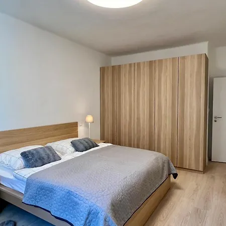 Priestranny Apartman Blizko Centra Appartamento